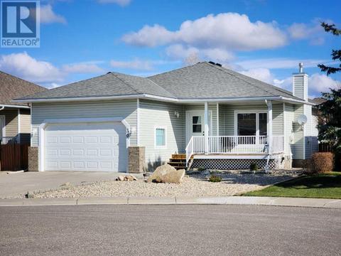 30 Skyline Crescent, House detached with 3 bedrooms, 3 bathrooms and 4 parking in Claresholm AB | Card Image