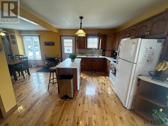 146 Allan St, House detached with 5 bedrooms, 2 bathrooms and null parking in Timmins ON | Image 4