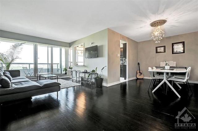 1704 - 1500 Riverside Drive, Condo with 2 bedrooms, 2 bathrooms and 1 parking in Ottawa ON | Image 3