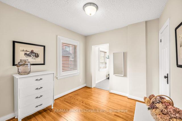 39 Montgomery Ave, House detached with 4 bedrooms, 2 bathrooms and 2 parking in Toronto ON | Image 13