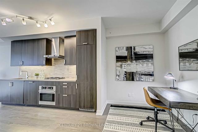 502 - 36 Howard Park Ave, Condo with 1 bedrooms, 1 bathrooms and 1 parking in Toronto ON | Image 4
