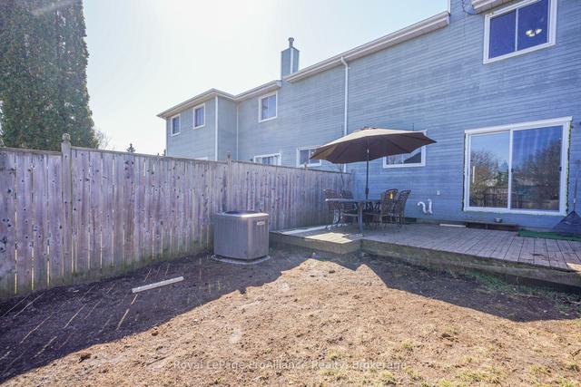 790 Littlestone Cres, House attached with 3 bedrooms, 2 bathrooms and 3 parking in Kingston ON | Image 2