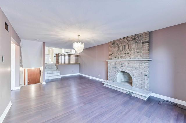 198 Robert Hicks Dr, House semidetached with 4 bedrooms, 3 bathrooms and 5 parking in Toronto ON | Image 4