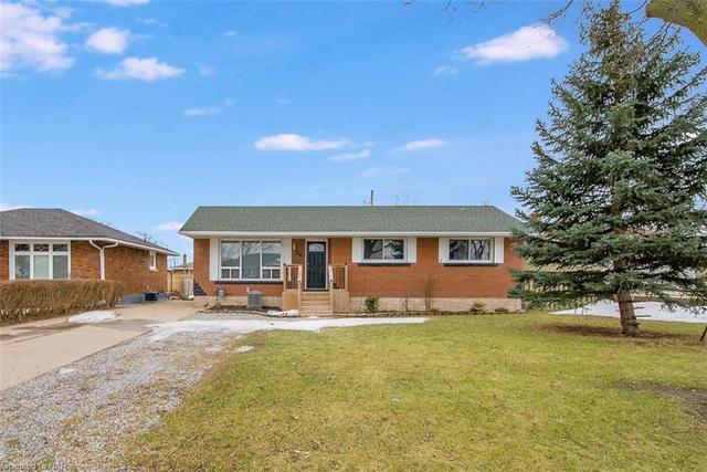 38 Franklin Boulevard, House detached with 3 bedrooms, 1 bathrooms and 4 parking in St. Catharines ON | Image 2