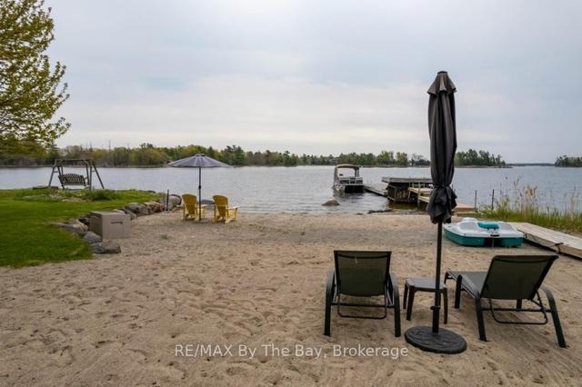 2694 Island 1040, House detached with 3 bedrooms, 2 bathrooms and 0 parking in Georgian Bay ON | Image 4