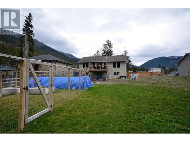 2912 Chase Falkland Road, House detached with 3 bedrooms, 2 bathrooms and 2 parking in Columbia Shuswap D BC | Image 75