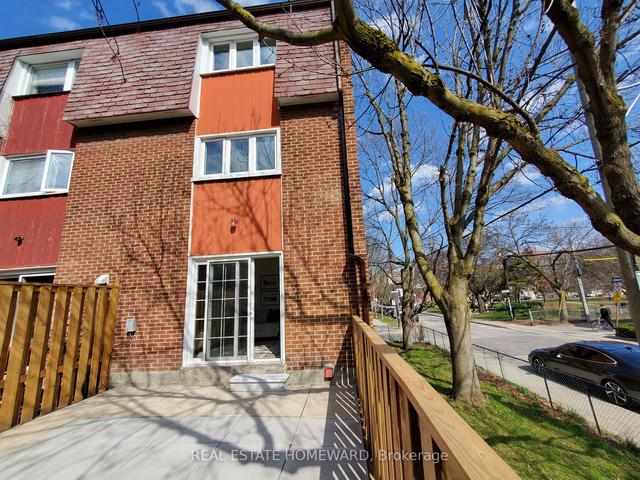 70 Stanley Terr, House attached with 3 bedrooms, 2 bathrooms and 2 parking in Toronto ON | Image 29