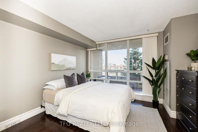 482 - 1 Greystone Walk Dr, Condo with 2 bedrooms, 2 bathrooms and 1 parking in Toronto ON | Image 3
