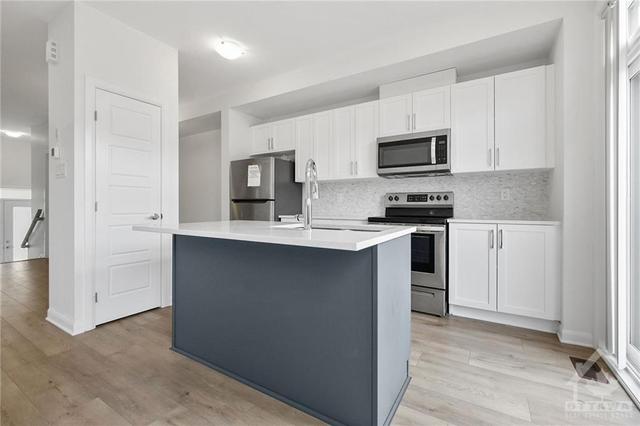 648 Hamsa Street, Townhouse with 3 bedrooms, 4 bathrooms and 3 parking in Ottawa ON | Image 24