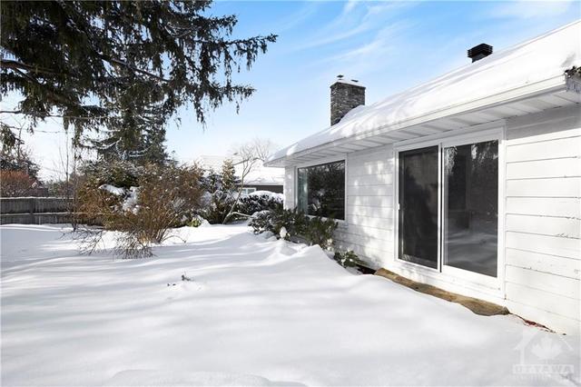 172 Roger Road, House detached with 3 bedrooms, 2 bathrooms and 3 parking in Ottawa ON | Image 6