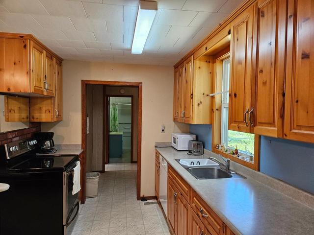 432 Alexander Road, House detached with 3 bedrooms, 1 bathrooms and 5 parking in Central Kootenay K BC | Image 6