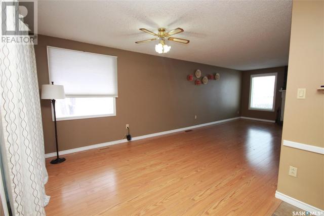 92 24th Street, House detached with 4 bedrooms, 2 bathrooms and null parking in Battleford SK | Image 6