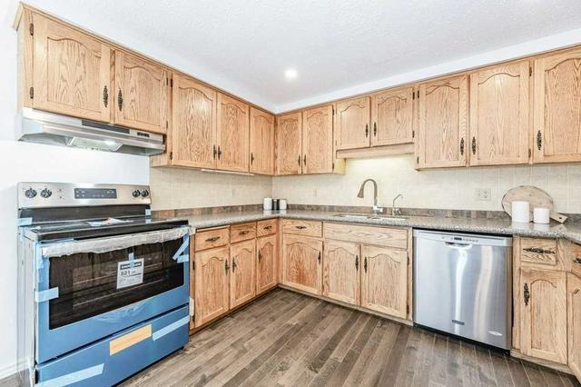 26 Ervin Cres, House detached with 3 bedrooms, 3 bathrooms and 4 parking in Guelph ON | Image 5