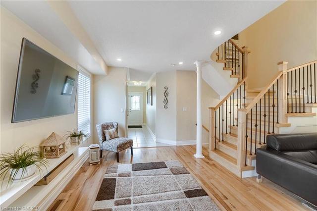 1195 Mowat Lane, House semidetached with 3 bedrooms, 2 bathrooms and 2 parking in Milton ON | Image 6