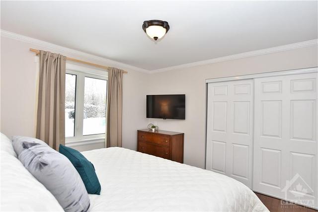 2921 Danbury Way, House detached with 3 bedrooms, 2 bathrooms and 7 parking in Ottawa ON | Image 15