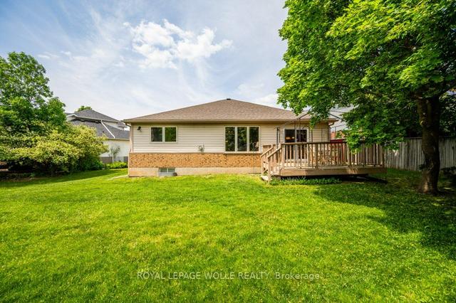647 Cardiff St, House detached with 2 bedrooms, 3 bathrooms and 6 parking in Waterloo ON | Image 30