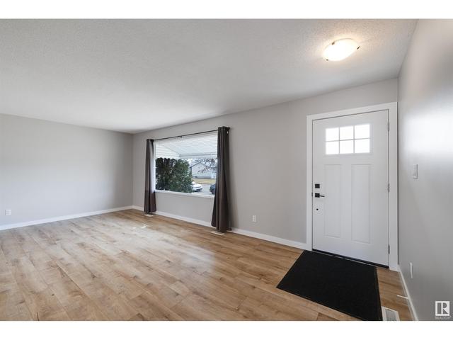 15211 89 St Nw, House detached with 3 bedrooms, 2 bathrooms and null parking in Edmonton AB | Image 2