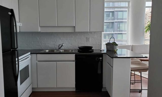 1703 - 30 Canterbury Pl, Condo with 2 bedrooms, 2 bathrooms and 1 parking in Toronto ON | Image 2