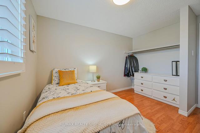 66 Carisbrook Crt, Townhouse with 3 bedrooms, 2 bathrooms and 2 parking in Brampton ON | Image 19