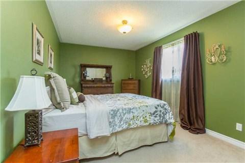 64 Logan Crt, House semidetached with 2 bedrooms, 1 bathrooms and 2 parking in Barrie ON | Image 5