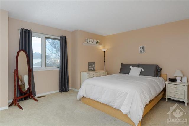 6 Woodford Way, Townhouse with 3 bedrooms, 3 bathrooms and 3 parking in Ottawa ON | Image 12