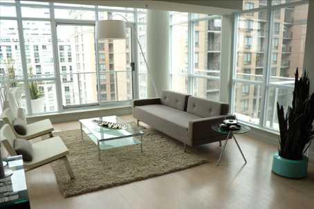 lph22 - 21 Nelson St, Condo with 2 bedrooms, 3 bathrooms and 1 parking in Toronto ON | Image 2