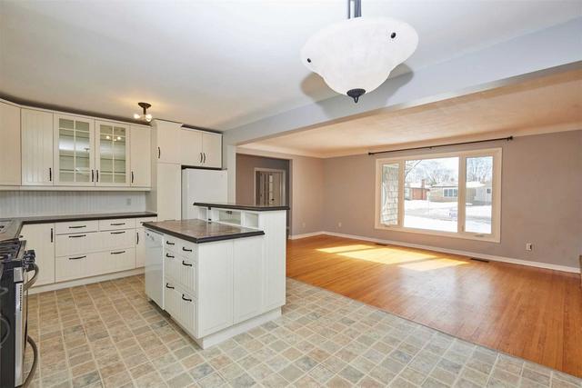 61 Royal Manor Dr, House detached with 3 bedrooms, 2 bathrooms and 7 parking in St. Catharines ON | Image 17