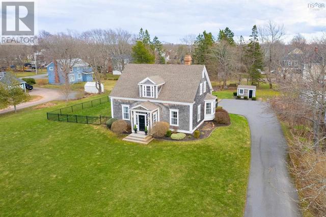 171 Victoria Street, House detached with 4 bedrooms, 2 bathrooms and null parking in Amherst NS | Image 2