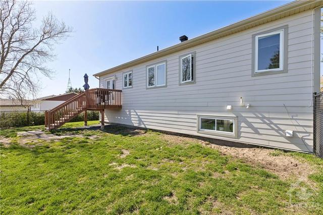 2824 St Pascal Road, House detached with 3 bedrooms, 2 bathrooms and 6 parking in Clarence Rockland ON | Image 26