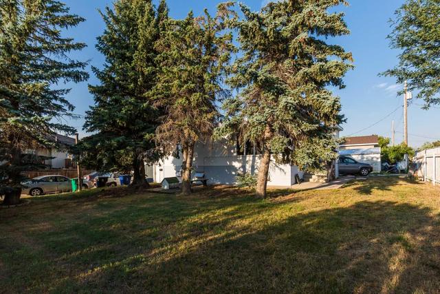 4305 11 Street N, Home with 5 bedrooms, 3 bathrooms and 3 parking in Lethbridge AB | Image 3