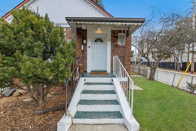19 Danesbury Ave, House detached with 2 bedrooms, 2 bathrooms and 2 parking in Toronto ON | Image 23