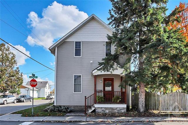 142 Santiago Street, House detached with 3 bedrooms, 1 bathrooms and 2 parking in Carleton Place ON | Image 2