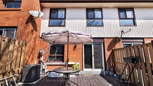 64 Dawson Cres, Townhouse with 3 bedrooms, 3 bathrooms and 2 parking in Brampton ON | Image 31