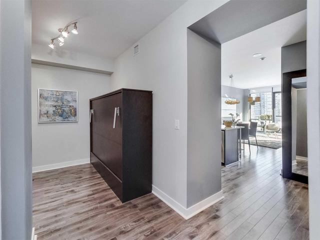 1012 - 438 King St W, Condo with 1 bedrooms, 2 bathrooms and 1 parking in Toronto ON | Image 8