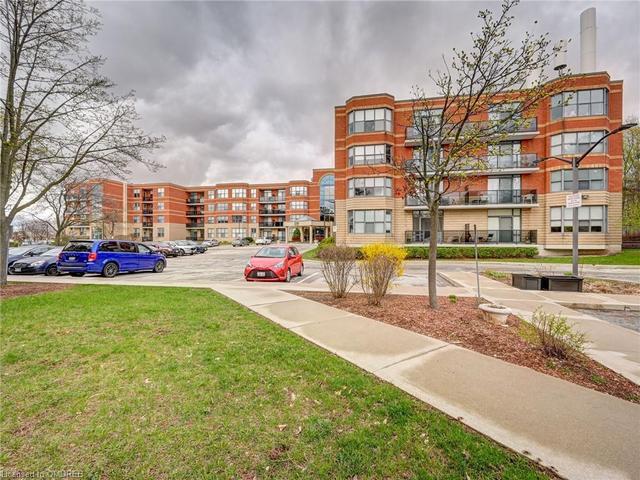 219 - 2199 Sixth Line, House attached with 2 bedrooms, 2 bathrooms and null parking in Oakville ON | Image 34