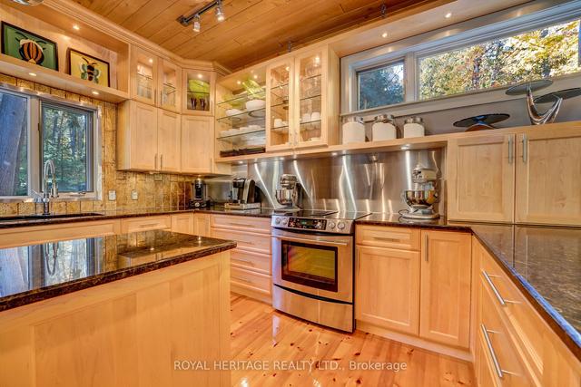 916 Siberia Rd, House detached with 6 bedrooms, 5 bathrooms and 8 parking in Madawaska Valley ON | Image 4