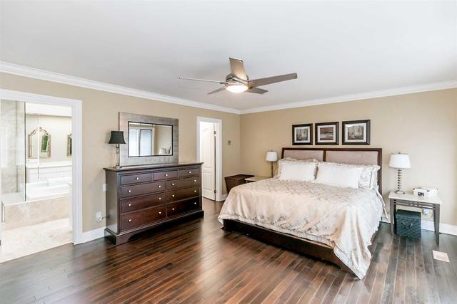 8 Sifton Crt, House detached with 3 bedrooms, 4 bathrooms and 6 parking in Toronto ON | Image 11