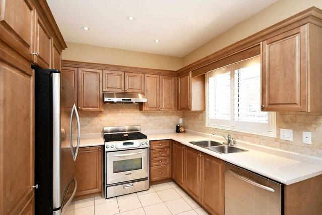 5 Lucky Lane, House detached with 3 bedrooms, 4 bathrooms and 3 parking in Brampton ON | Image 8