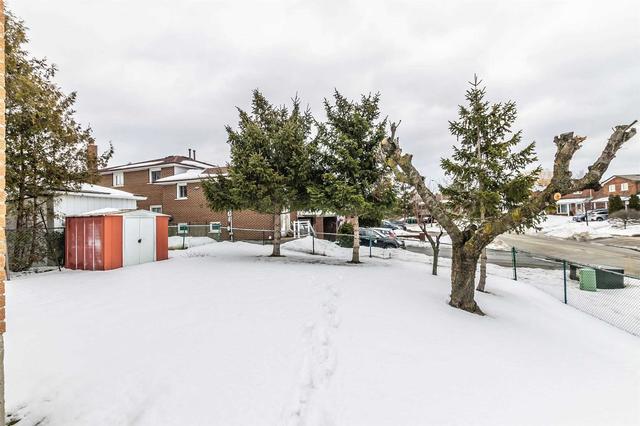 486 Meadows Blvd, House semidetached with 3 bedrooms, 2 bathrooms and 4 parking in Mississauga ON | Image 32