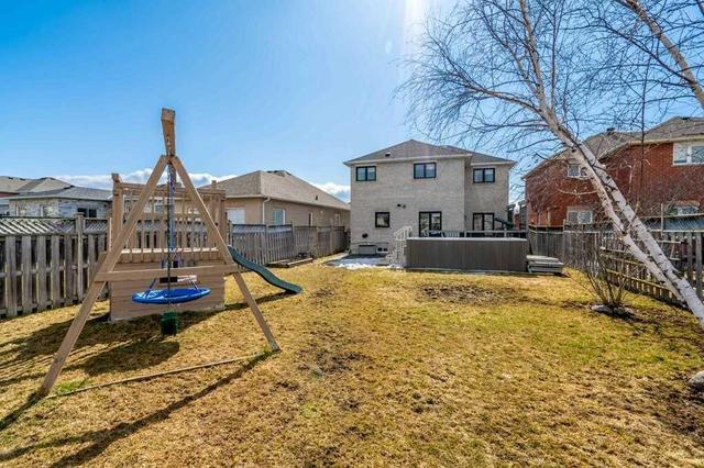 1935 Emerald Crt, House detached with 4 bedrooms, 3 bathrooms and 2 parking in Innisfil ON | Image 3