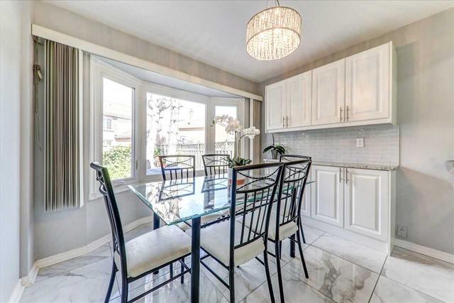 12 Parsborough Crt, House detached with 4 bedrooms, 4 bathrooms and 7 parking in Toronto ON | Image 7