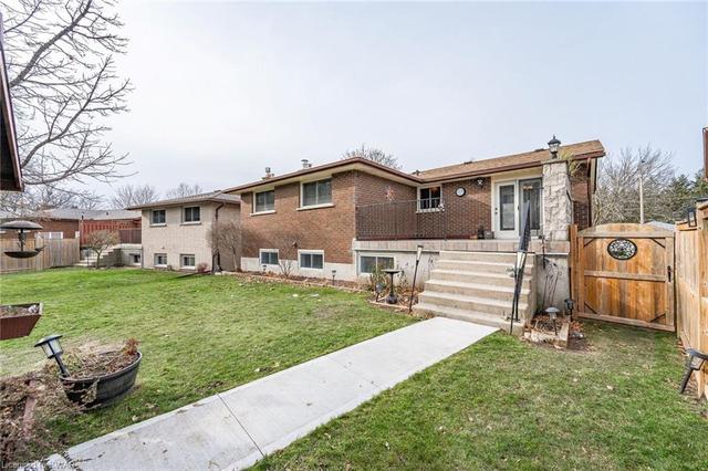 377 Lakeview Drive, House detached with 4 bedrooms, 2 bathrooms and 4 parking in Waterloo ON | Image 45