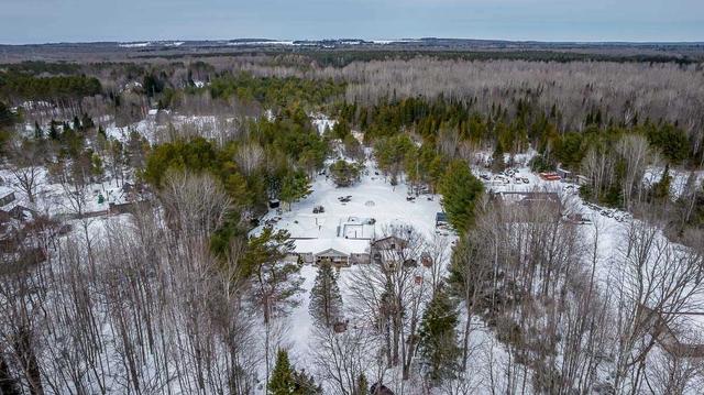 2558 Horseshoe Valley Rd W, House detached with 6 bedrooms, 3 bathrooms and 12 parking in Springwater ON | Image 35