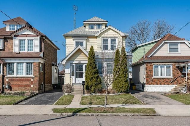 121 Tragina Ave N, House detached with 3 bedrooms, 2 bathrooms and 1 parking in Hamilton ON | Image 1