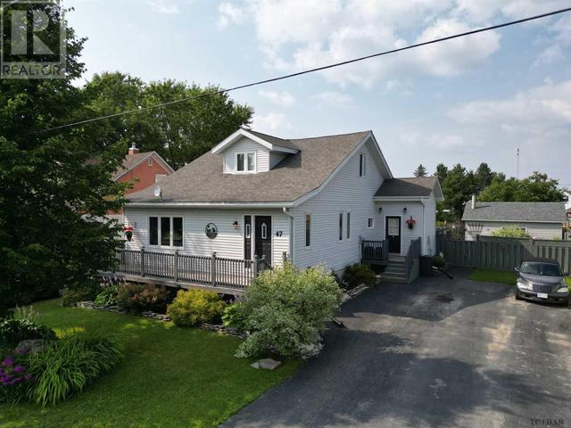 47 Seventh Ave, House detached with 4 bedrooms, 2 bathrooms and null parking in Englehart ON | Image 2