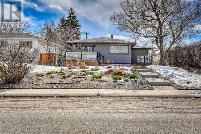 47 Haddock Road Sw, House detached with 4 bedrooms, 3 bathrooms and 1 parking in Calgary AB | Image 2