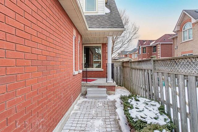 31 Faithknight Crt, House detached with 3 bedrooms, 3 bathrooms and 4 parking in Brampton ON | Image 23