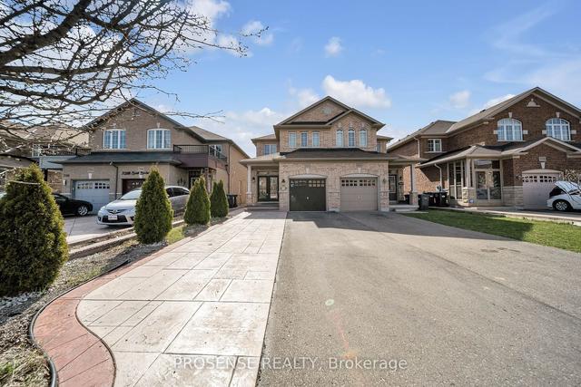 7402 Saint Barbara Blvd, House semidetached with 4 bedrooms, 4 bathrooms and 4 parking in Mississauga ON | Image 12