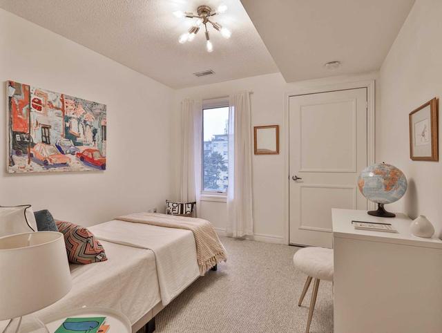 301 - 60 Aerodrome Cres, Townhouse with 2 bedrooms, 2 bathrooms and 1 parking in Toronto ON | Image 9