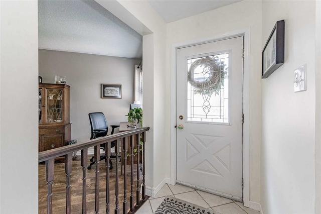 6 Mallard Crt, House detached with 3 bedrooms, 4 bathrooms and 4 parking in Guelph ON | Image 3